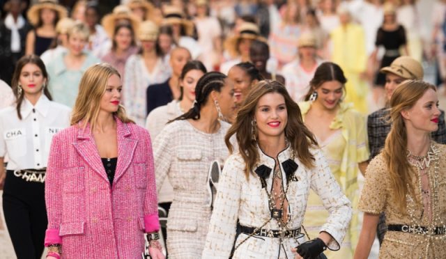 chanel-defilesinin-perde-arkasi-netflixte-1